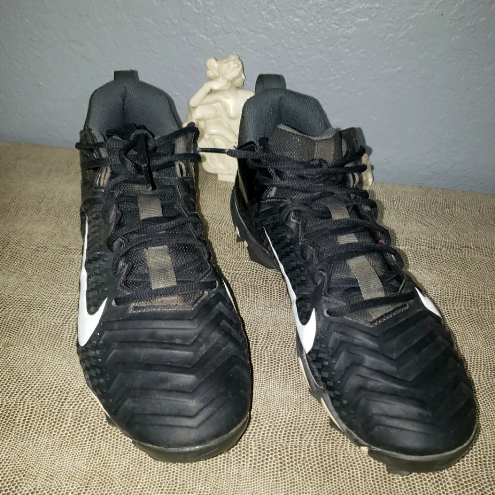 Nike Alpha Football Cleats Men's Size 9